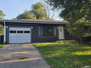 7147 Aylesworth Ave, Lincoln, NE 68505