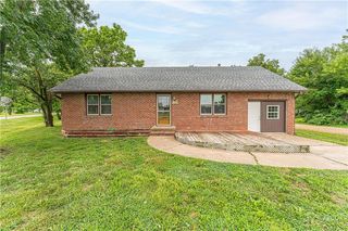 202 W  Henry St, Green Ridge, MO 65332
