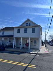 262 1st St #D, Keyport, NJ 07735