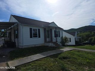 404 4th St E, La Follette, TN 37766