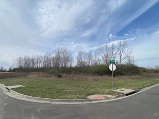 4621 SW Lincolnshire Rd, Topeka, KS 66610