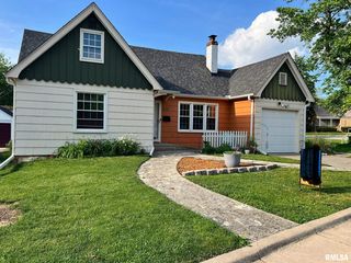 425 W  Hampton Ct, Peoria, IL 61604