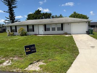 2018 NE 10th Pl, Cape Coral, FL 33909