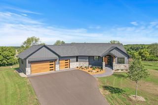 353 Moelter Ln, Hudson, WI 54016
