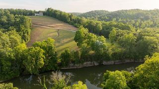 66 Shawnokee Trl, Charlotte, TN 37036