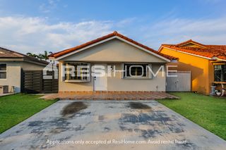 8905 NW 114th Ter, Hialeah Gardens, FL 33018