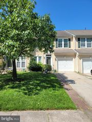 10 Bridle Ct, Cherry Hill, NJ 08003