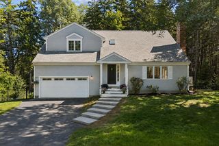 26 Hannaford Cove Road, Cape Elizabeth, ME 04107