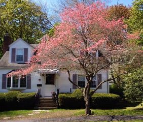 21 Sherwood Rd, Stoneham, MA 02180