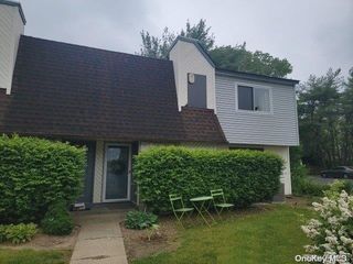 37 Pointe Circle #37, Coram, NY 11727