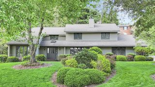 689 Howell Dr, Newark, OH 43055