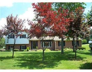 6158 Bridlewood Dr, Fairview, PA 16415