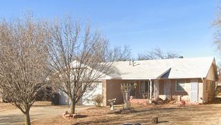 713 Century Dr, Moore, OK 73160