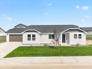 141 Bitters Loop, Grandview, WA 98930