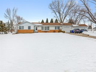 4544 Willowbrook Dr NE, Cedar Rapids, IA 52411