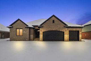 66704 Meadowlands Ct, Washington, MI 48095