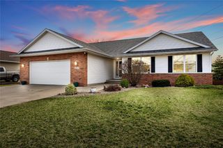 3805 Hawk Ave SW, Cedar Rapids, IA 52404