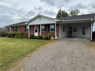 111 Grady Ln, Russellville, AR 72802