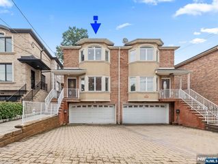 36 W  Central Blvd #A, Palisades Park, NJ 07650