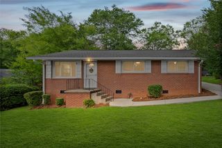 17 Eisenhower Dr, Greenville, SC 29607
