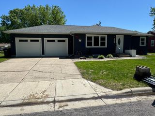 501 S  3rd St, Olivia, MN 56277