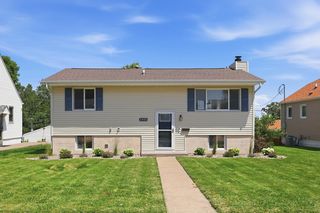 2930 Cody St, Bettendorf, IA 52722
