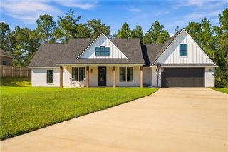 217 Hidden Pines Dr, Pineville, LA 71360