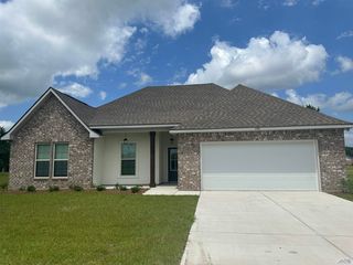 490 Madio Dr, Houma, LA 70364