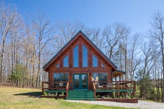 299 Crouch Branch Ln, Allardt, TN 38504