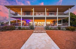 208 Valley View Dr S, Kerrville, TX 78028