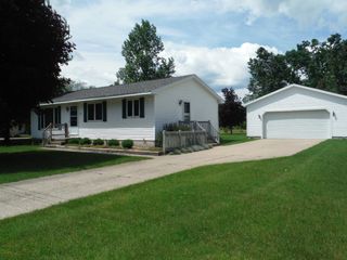 707 Middle St, Newaygo, MI 49337