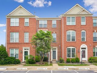 12953 Park Crescent Cir, Herndon, VA 20171