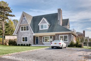 14 Cedar Dr, Southampton, NY 11968