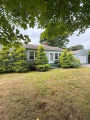 11 Meadowbrook Lane, Mystic, CT 06355