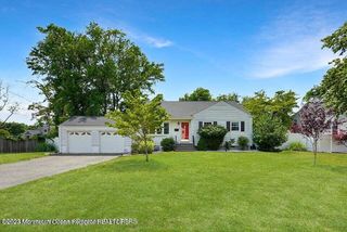 14 Arno St, Oakhurst, NJ 07755