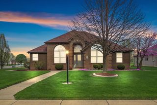 737 Cinnamon Teal Ct, Hobart, IN 46342