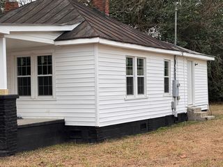 107 W  Smith St, Mount Olive, NC 28365