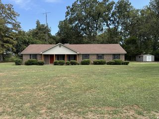 996 Riverside Rd, Leland, MS 38748