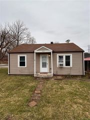 352 Queen Rd, Medway, OH 45341