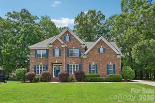 2825 Chip Shot Dr, Matthews, NC 28104