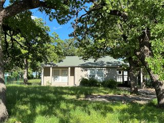 201 N  Mount St, Chico, TX 76431