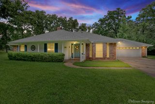 8340 Woodstock Dr, Greenwood, LA 71033