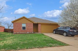 312 Deer Run Dr, Sanger, TX 76266