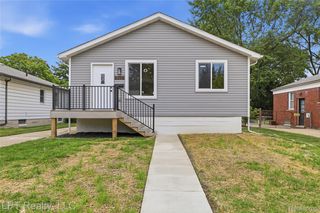 8396 Dale St, Center Line, MI 48015
