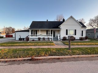 112 W  Lincoln Ave, Ogden, IL 61859