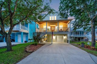 222 Oak Rd, Clear Lake Shores, TX 77565