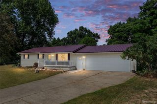 5220 Rockway Dr, Columbiaville, MI 48421