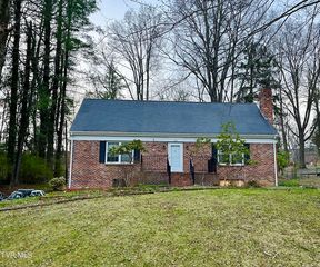 232 Edgewood Rd, Bristol, TN 37620