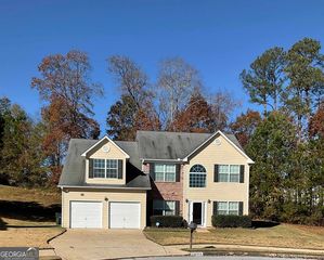 9205 Saunders Dr SW, Covington, GA 30014