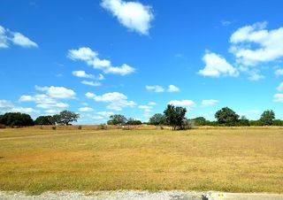 936 Saddle Club Dr, Kerrville, TX 78028